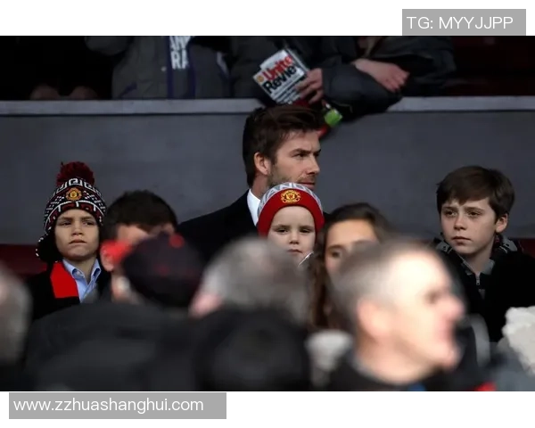 球星携子共赴足球场展现父子情深与运动精神